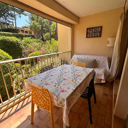 Lägenhet Le Nid Du Vallon -studio- & Piscine