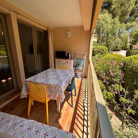 Lägenhet Le Nid Du Vallon -studio- & Piscine